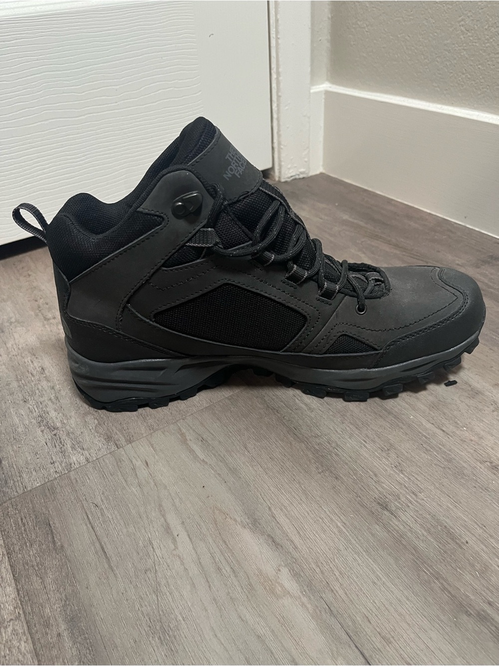 TheNorthFace Men’s HydroSeal Waterproof Mid-Cut Boots. Size 10.5. Like new. - Picture 5 of 7